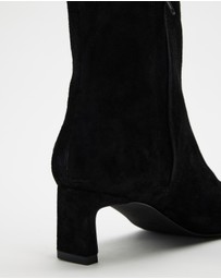 AERE - Isabel Heeled Leather Ankle Boots