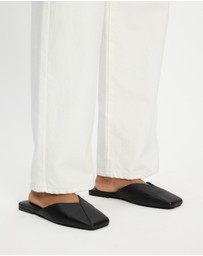 Atmos&Here - Sylvie Square Toe Leather Flats