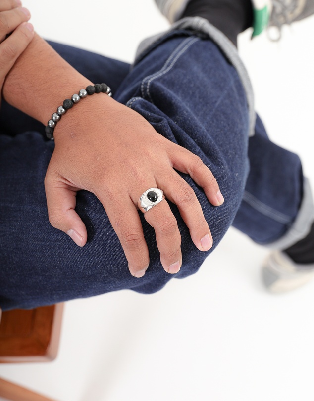 Kuzzoi - ICONIC EXCLUSIVE - Black Onyx Signet Ring in 925 Sterling Silver