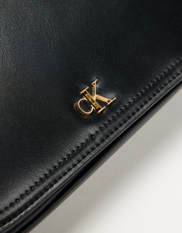 Calvin Klein - CK Curved Wallet on Chain