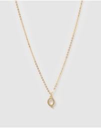 Izoa - Crystal Letter Q Necklace Gold
