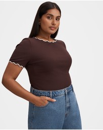 Forever New Curve - Rebecca Curve Scallop Trim T-shirt