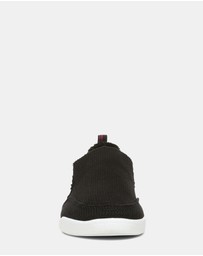 Vionic - Malibu Slip-On Sneaker - Black Waffle Knit