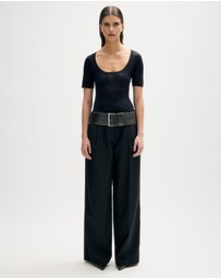 Minima Esenciales - Lorie Scoop Neck Sheer Tee