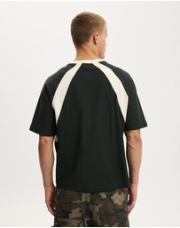 Cotton On - Cropped Fit Graphic T-Shirt