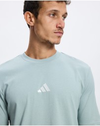 adidas Sportswear - Essentials Small Logo Single Jersey Tee