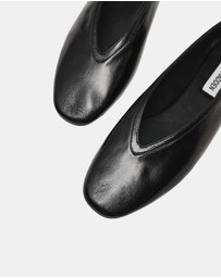 Steve Madden - Leni Black Leather Flats