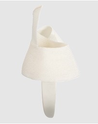 Max Alexander - Modern Twisted Racing Fascinator