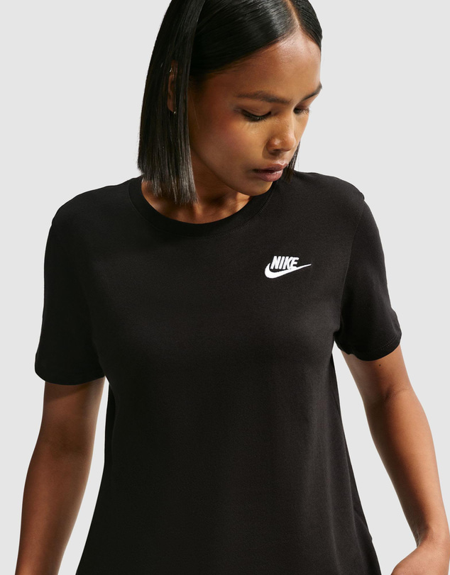Nike - Sportswear Club Essentials T-Shirt