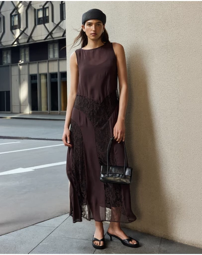 Minima Esenciales - Valadon Lace Panelled Midi Dress With Slip