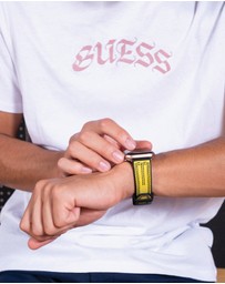 GUESS - Guess Apple Band - Yellow Nylon Flex 42/44/45