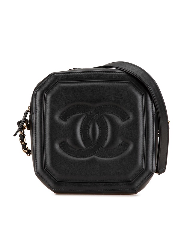 Pre-Loved by Azura Reborn - Pre-Loved chanel Elegant Shoulder Bag with Embossed Detail and Chain Accent