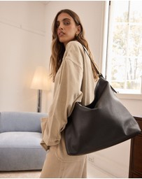 VESTIRSI - Serena Black Leather Hobo Bag