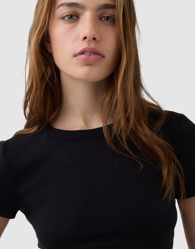GAP - Modern Crewneck T-Shirt