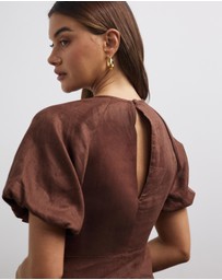 Minima Esenciales - Paityn Linen Maxi Dress