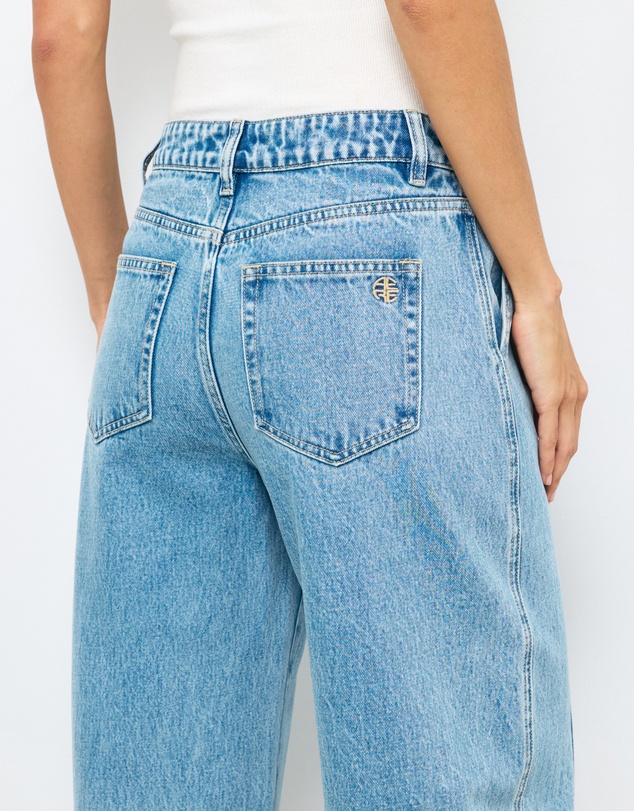 AERE - Mid Rise Seam Detail Barrel Leg Jeans