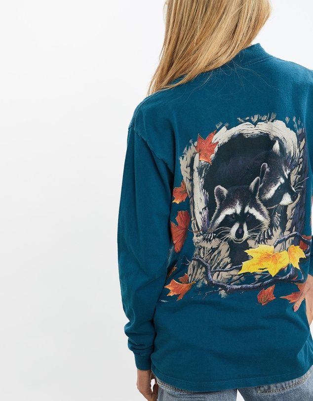 Vintage by The Real Deal - Pre Loved - Vintage 90s Racoon Wildlife Long Sleeve Tee