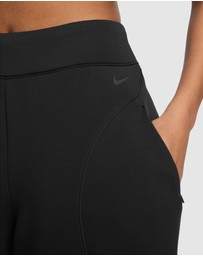 Nike - Universa Dri-FIT Mid-Rise Loose 7/8 Pants