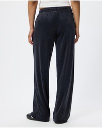 adidas Originals - Essentials Velour Pants