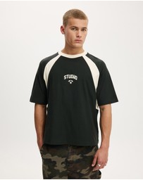 Cotton On - Cropped Fit Graphic T-Shirt