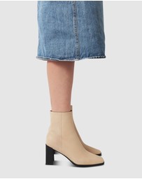 Skin - Sandiago Ankle Boot