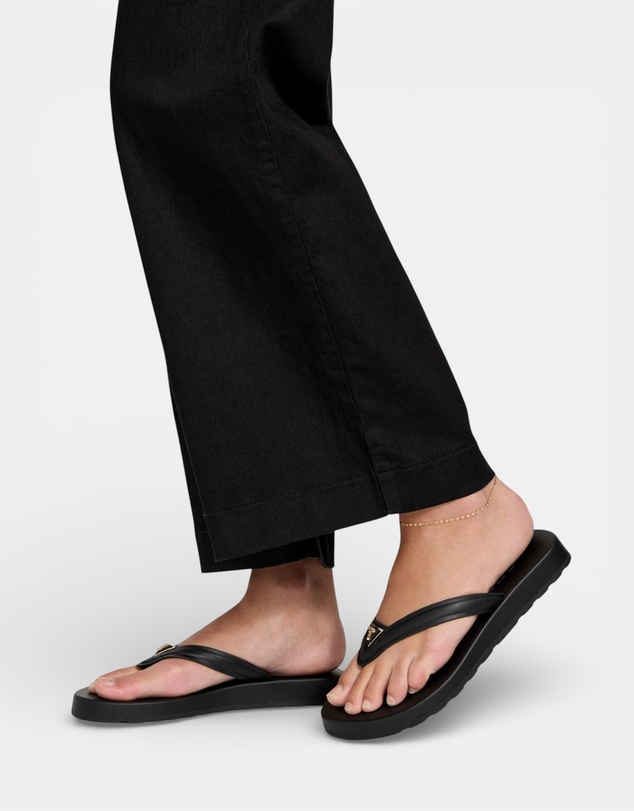 GUESS - Candry Logo Flip Flop Sandals