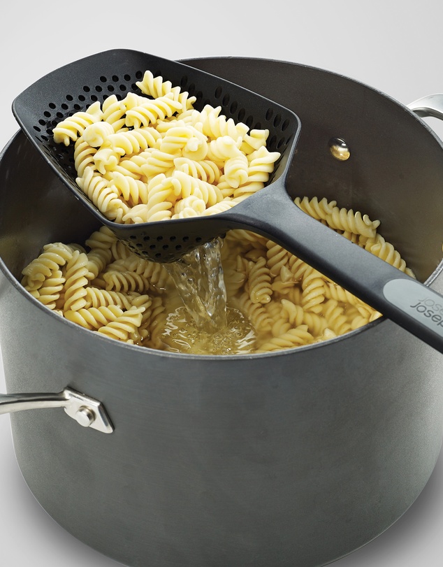 Joseph Joseph - Scoop™ Plus Colander (Black)