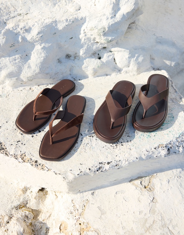 AERE - Flat Suede Thongs