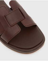 Betts - Wider Fit Bella Leather Flat Slides