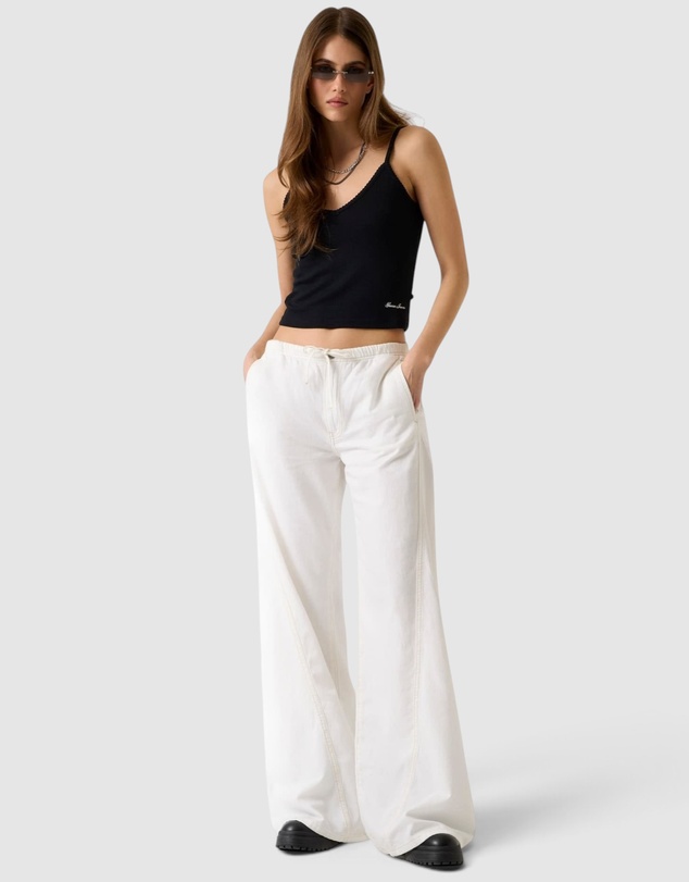 GUESS Jeans - GUESS JEANS Low-Rise Twisted Extra-Wide Jogger Jeans