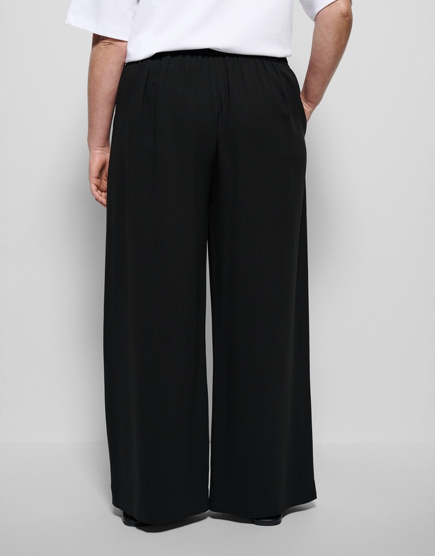 Commonry - The Draped Leg Crepe Trouser