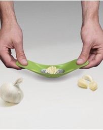 Joseph Joseph - Rocker™ Garlic Crusher (Green)