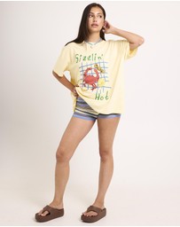 Subtitled - Sizzli'N Hot Oversized T-Shirt