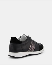 Miss Sofie - Idle Sneakers