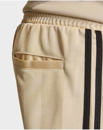 adidas Originals - 3-STRIPES LOOSE ENGINEERED SHORTS Mens