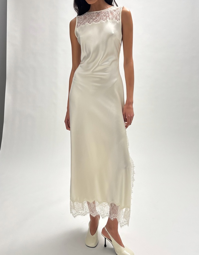Minima Esenciales - Aisla Lace Midi Dress