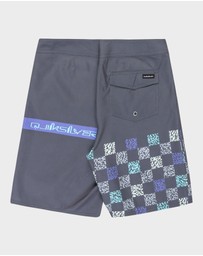Quiksilver - Boys 8 to 16 Everyday 17