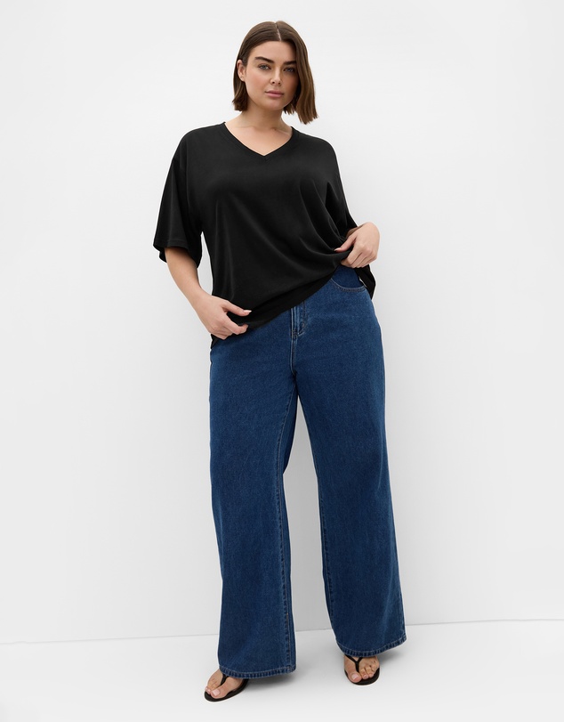 City Chic - Plus size Oversized V Neck Tee - black