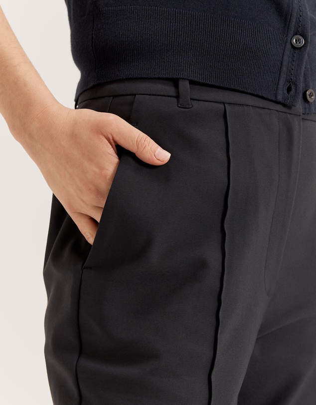 Review - Arianna Pant