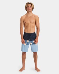 Quiksilver - Mens Surfsilk Straight 18