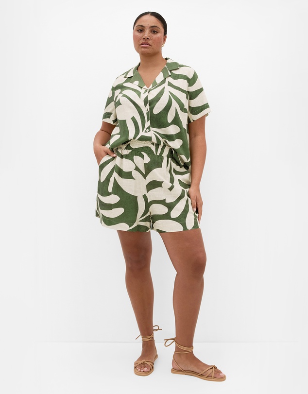 City Chic - Plus size Taranto Print Short - moss