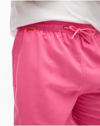Superdry - Essential 17