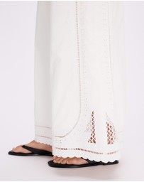 Minima Esenciales - Daphne Embroidered Midi Dress