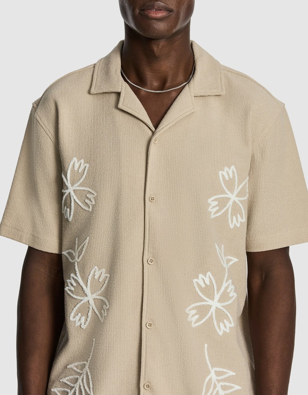 yd. - Kai Embroidered Short Sleeve Shirt