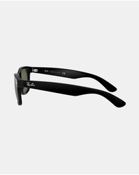 Ray-Ban - New Wayfarer Classic Polarised RB2132