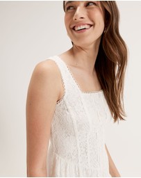 Review - Jolie Lace Dress