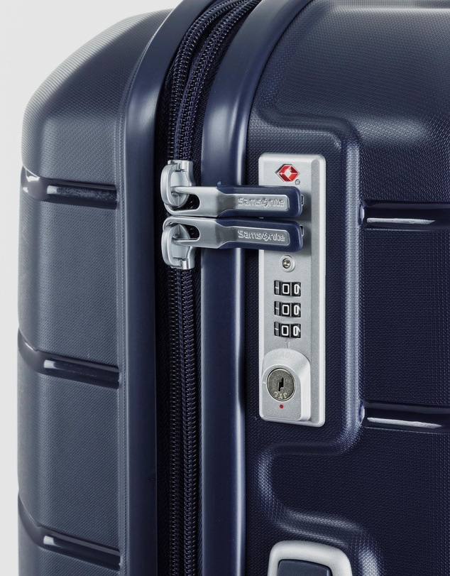 Samsonite - Oc2Lite 68cm Spinner Suitcase