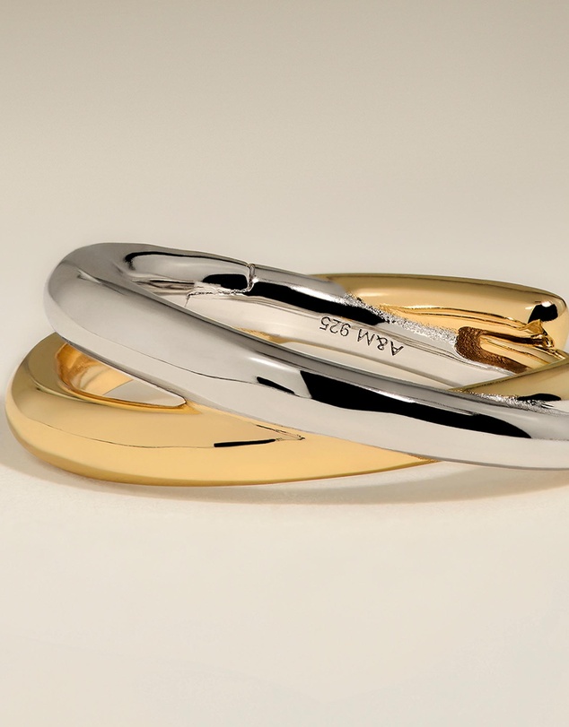 Astrid & Miyu - Crossover Illusion Hoops
