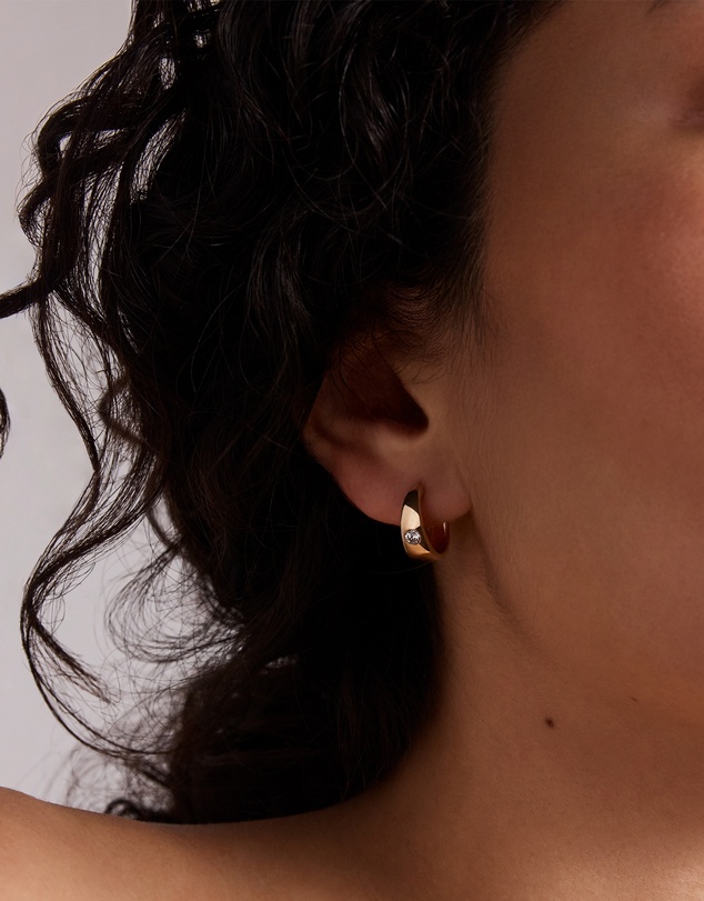 Michael Hill - 0.24 Carat TW of Laboratory-Grown Round Brilliant Diamond Huggie Earrings in 10kt Yellow Gold