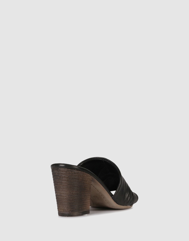 Sempre Di - Larisia Mules